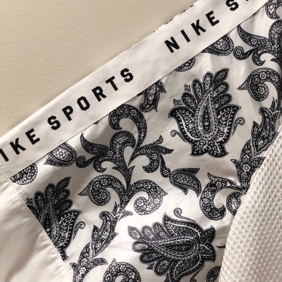 Nike Windbreaker - Picture 7 of 8